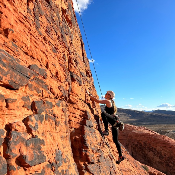 Meet your Posher, Periโก๏ธ๐๐ฉท๐ท๏ธ๐๐ธ๐ฌ๐ชฉ - Picture 2 of 10